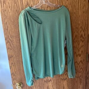 Women's long sleeve active wear shirt